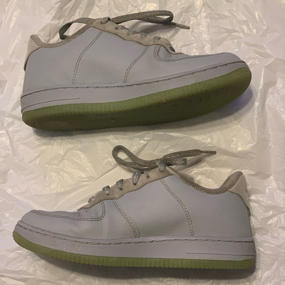 Boys Nike Air Force 1 LV8. Size 2Y. - Picture 3 of 6